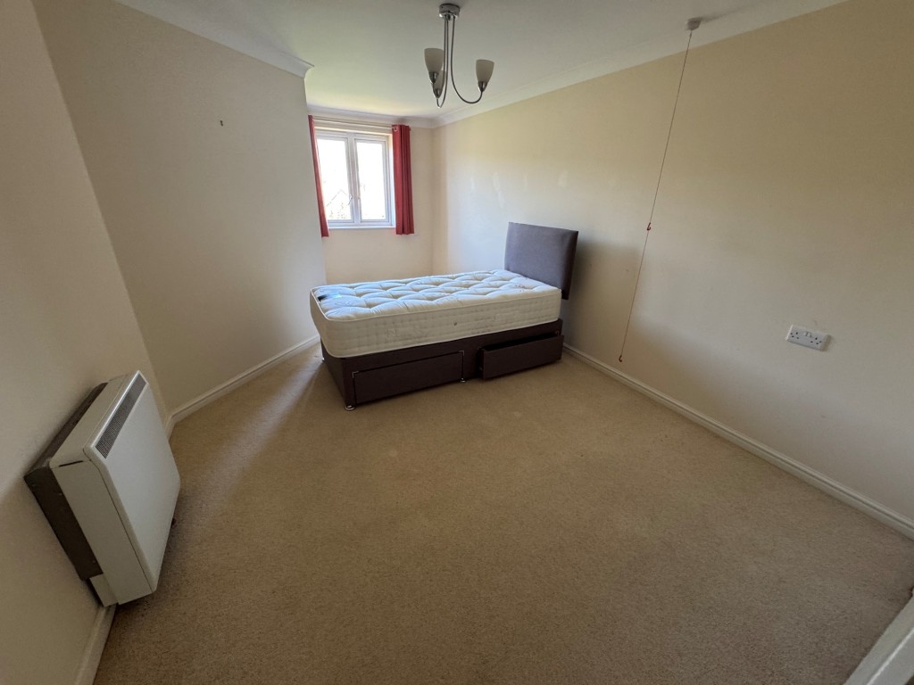 Lot: 212 - SECOND FLOOR AGE RESTRICTED FLAT - Bedroom